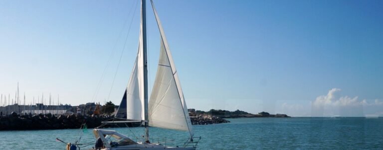 Voiliers du port des Minimes à La Rochelle, illustration du réemploi des voiles nautiques