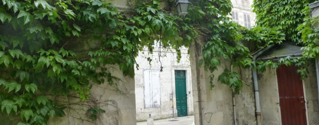 Immeuble ancien de la rue Gargoulleau dans le centre-ville de La Rochelle
