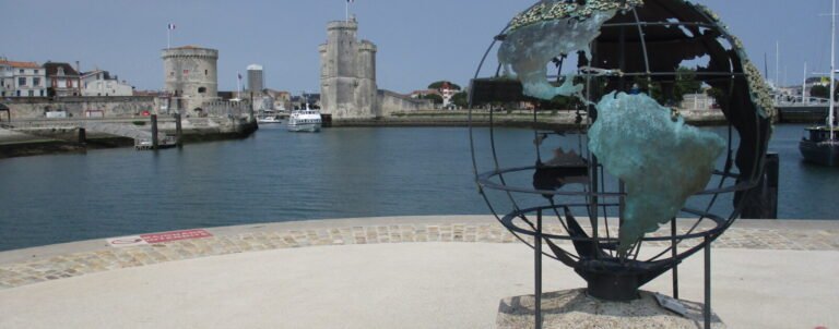 Voiliers amarrés dans le Vieux-Port de La Rochelle, illustration du port de plaisance rochelais