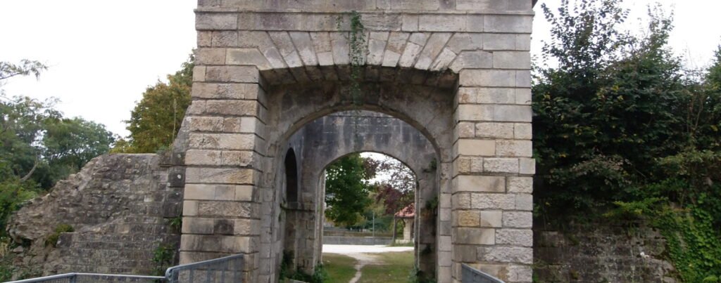 Ancienne porte Dauphine, à proximité du secteur des travaux à La Rochelle