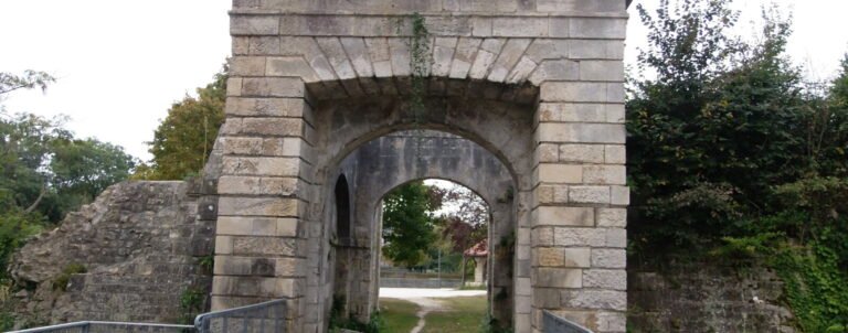 Ancienne porte Dauphine, à proximité du secteur des travaux à La Rochelle