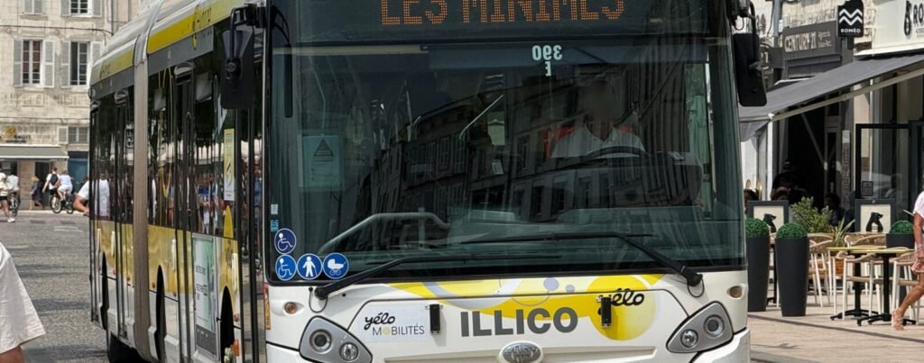 Autobus du réseau rochelais quai Valin en août 2026